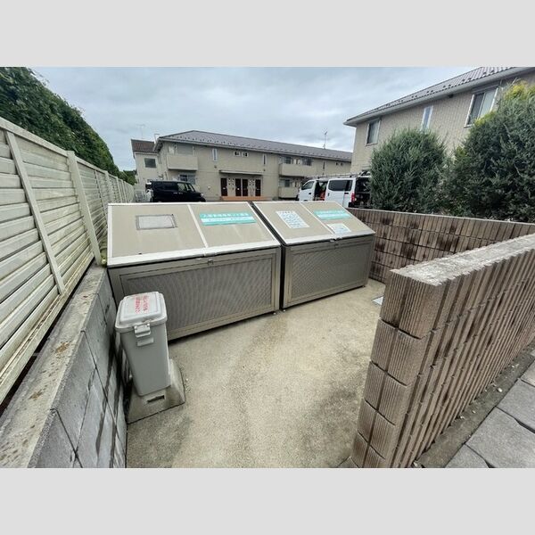 キャッスル冨士 ゴミストッカー