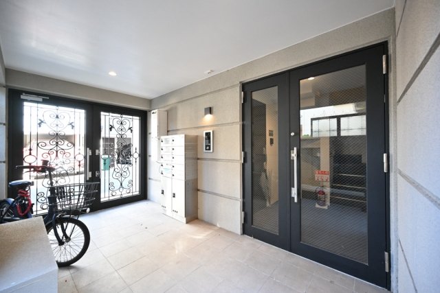 MG　LUXURY　SASAZUKA1階 エントランス