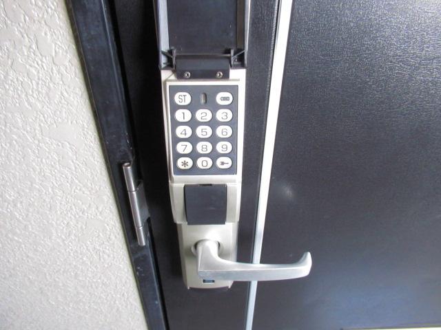 コンフォース喜 玄関