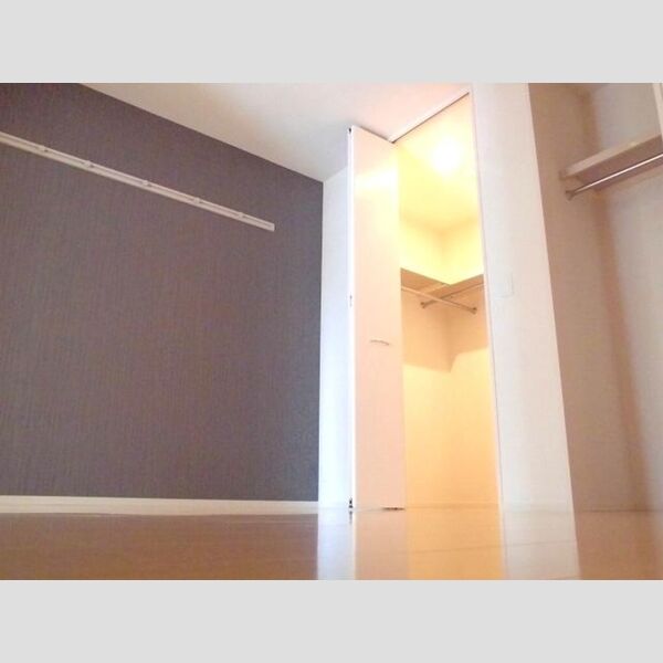 AROUSE302号室 洋室6帖