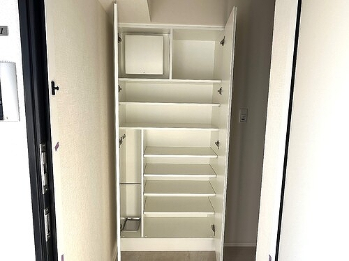 VIOR文京関口11階 下駄箱※同タイプ別部屋2025年11月新築未入居時撮影