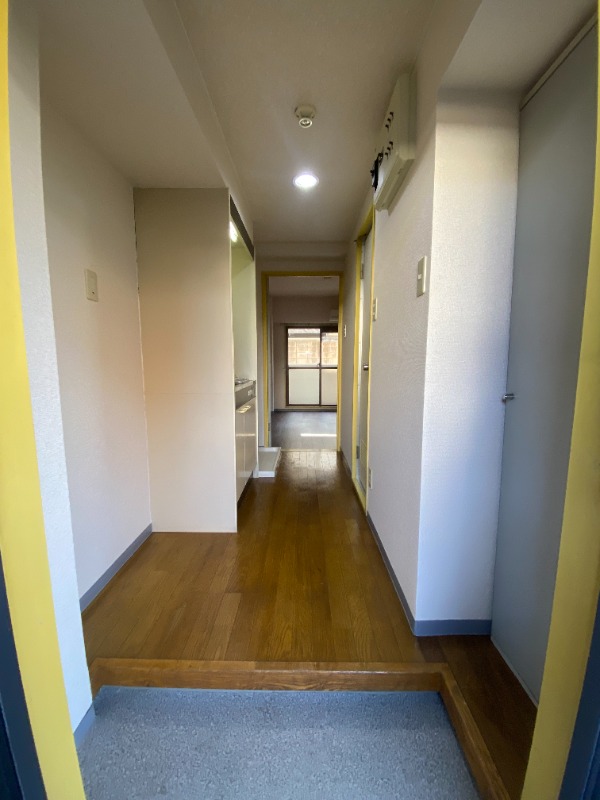 ヴィヴレワコー1階 玄関