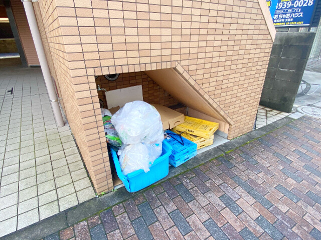 エコ・ヴィラージュ2階 ゴミ置き場