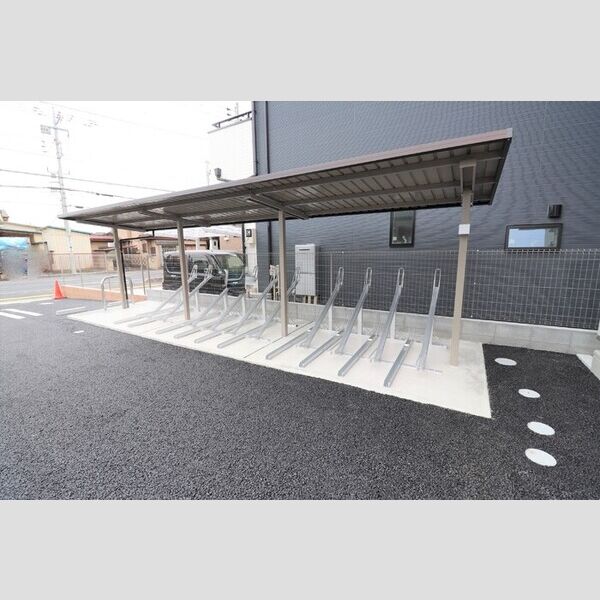 Tスクエア越ヶ谷105号室 駐輪場