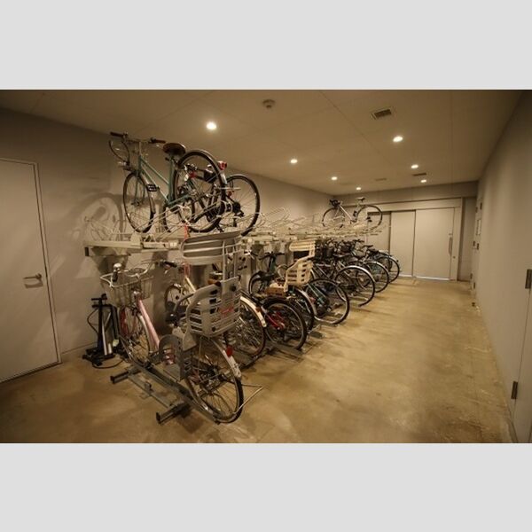 セルティスコート405号室 自転車駐輪場