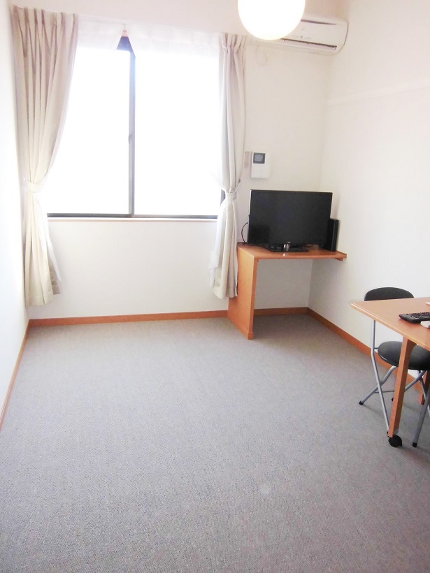 レオパレス東雲 寝室