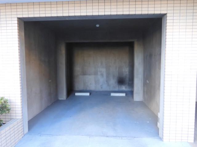 東川口宝マンション 駐車場