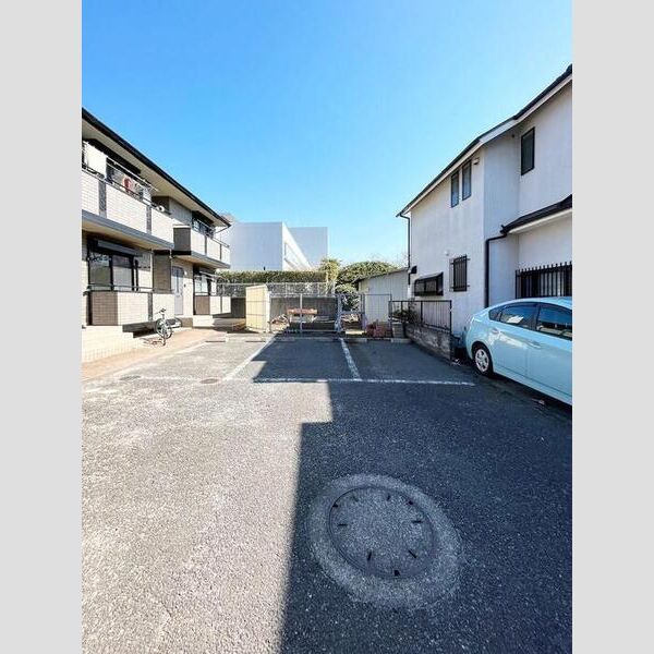 ドエルカルミア　Ｂ101号室 駐車場