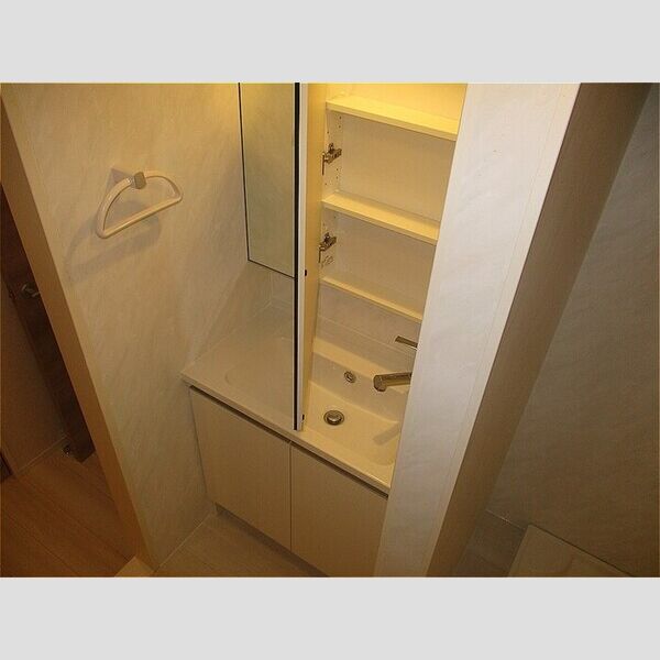 メゾンクオーレⅢ 洗髪洗面化粧台