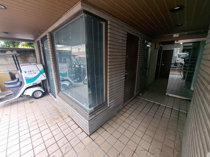 勝間ビル エントランス