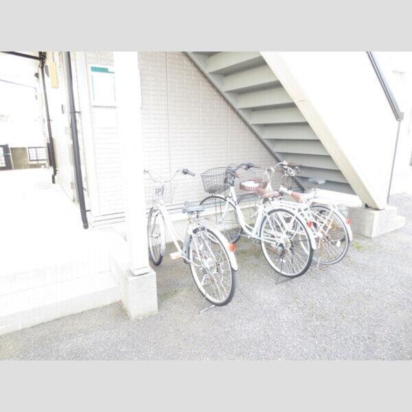 シャトレー201号室 駐輪場