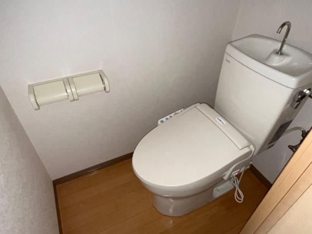 ペティハウス弐番館302号室 トイレ