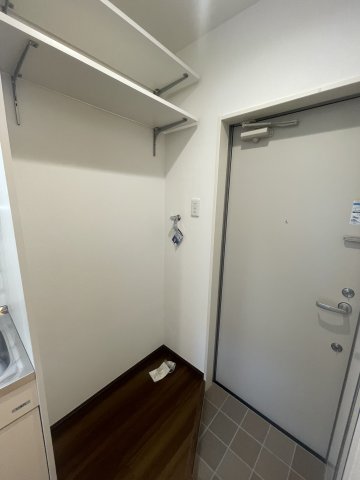 ディアコート祖師谷0103号室 玄関