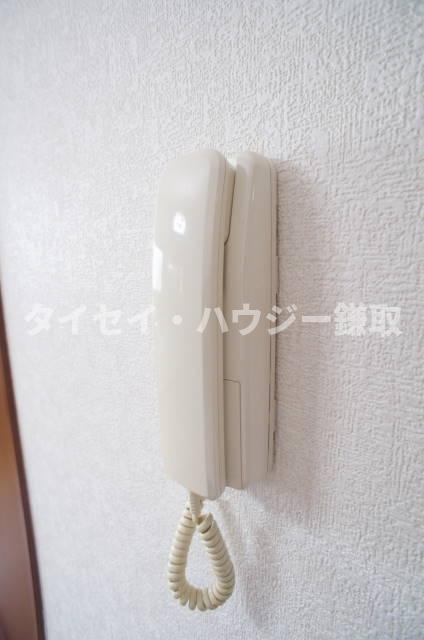 アーバンライフおゆみ野Ａ棟0102号室 来訪者が来ても安心のインターホン付き