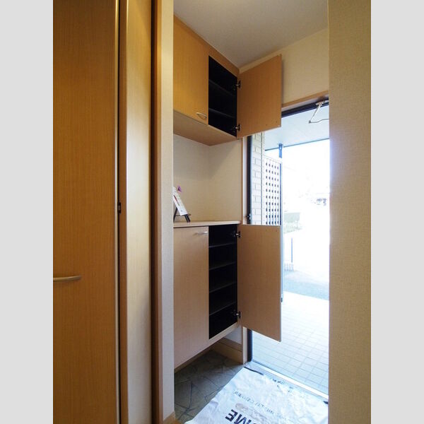 ARCTURS シューズボックス　吊り下げ収納付の玄関