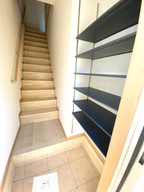 ＬＡＺＵＬＩ中村橋203号室 玄関