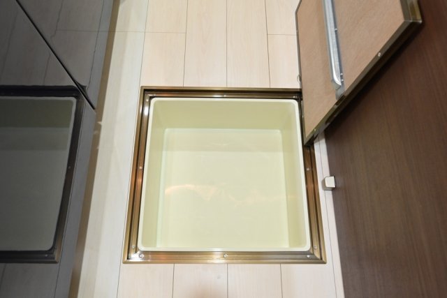 レーヴ中村橋1階 床下収納