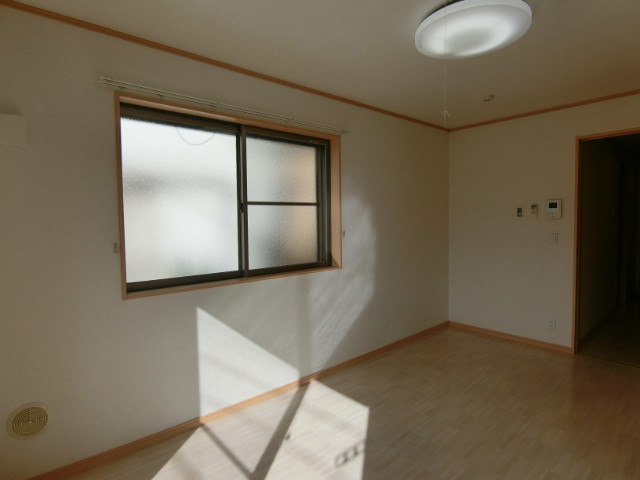 サンライズコート下総中山1階 2面採光のお部屋