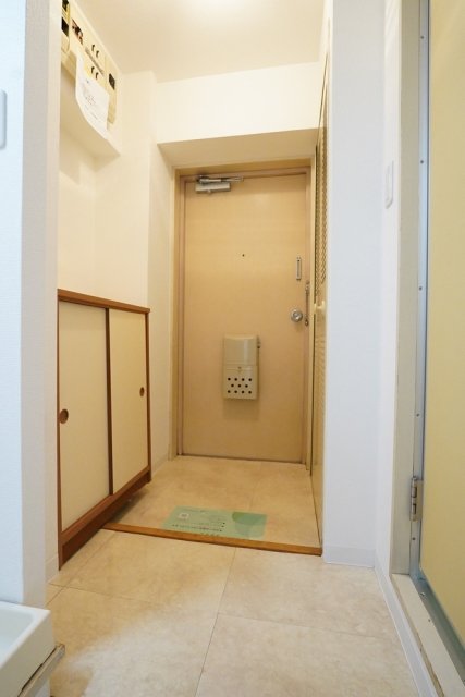 ロイヤルレゾン2階 玄関