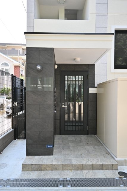 ＣＥＮＴＲＡＬ　ＧＡＲＤＥＮ　ＲＥＳＩＤＥＮＣＥ　ＴＯＫＹＯ エントランス