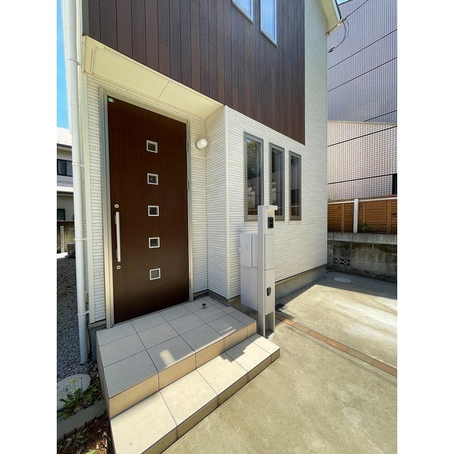 谷戸町一丁目戸建て エントランス