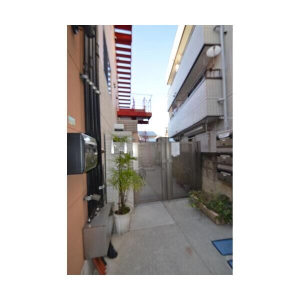 ハンズ新中野102号室 エントランス