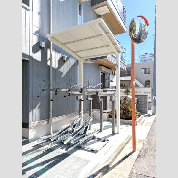 カサベルテ鹿骨101号室 駐輪場