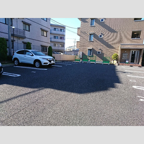 グレイス101号室 駐車場