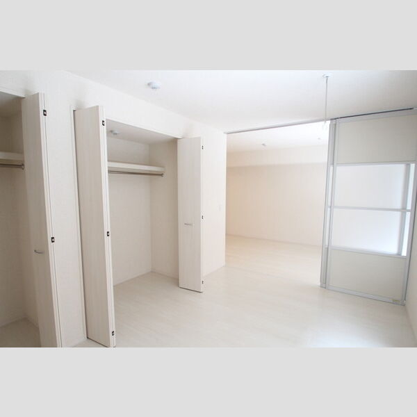 クレール扇105号室 洋室には室内物干しが付いています!