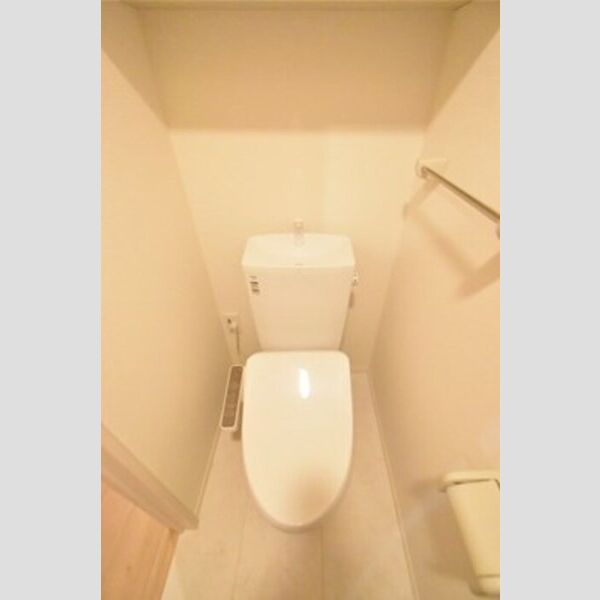 アジュール ■温水洗浄暖房便座付トイレです■