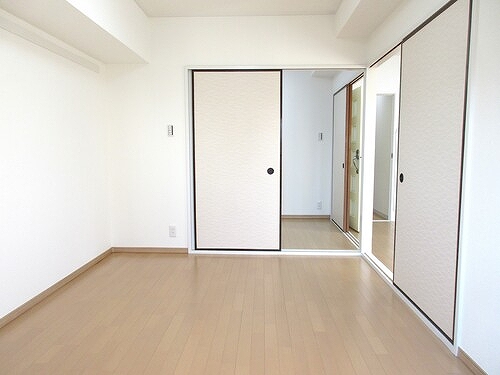 ライオンズマンション鶯谷第３5階 洋室約5.5畳