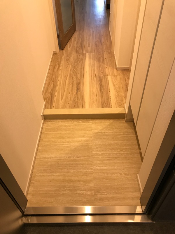 旭 Building3階 玄関