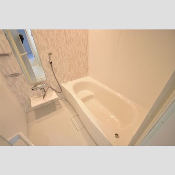 ロイヤルヒルズ103号室 バス