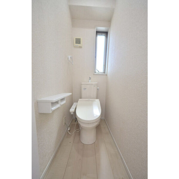 クレイドルガーデン横浜市金沢区六浦南第10　8号棟 トイレ