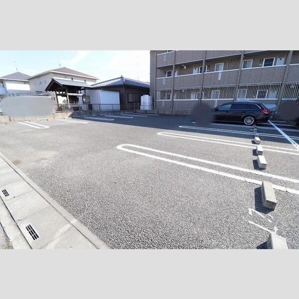 メゾンベール105号室 駐車場