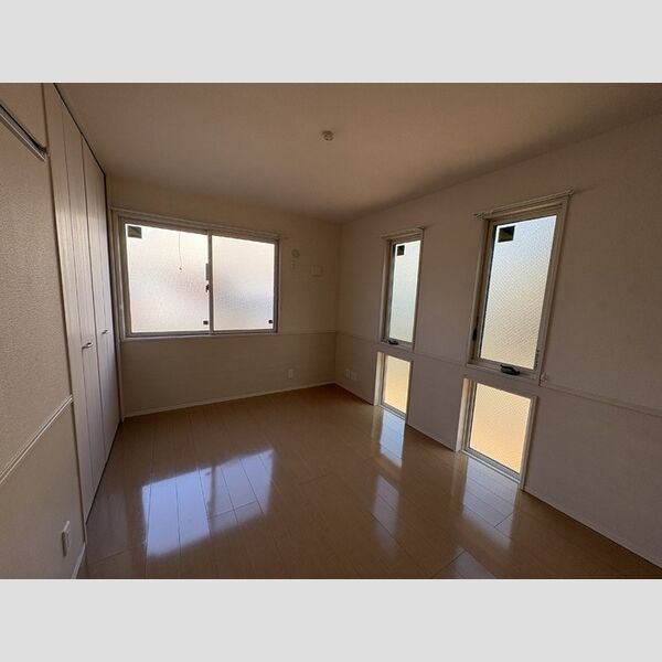 ベルデュール　六番館101号室 南側洋室