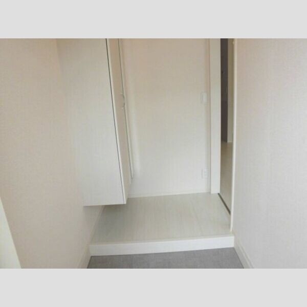 ウエストハイム　Ⅴ103号室 玄関