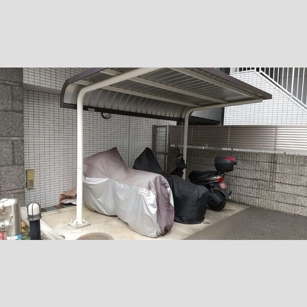 カスタリア北上野 バイク置き場