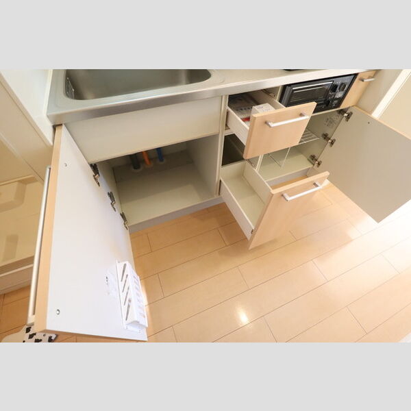 リバーハイツ幕張302号室 キッチン　収納