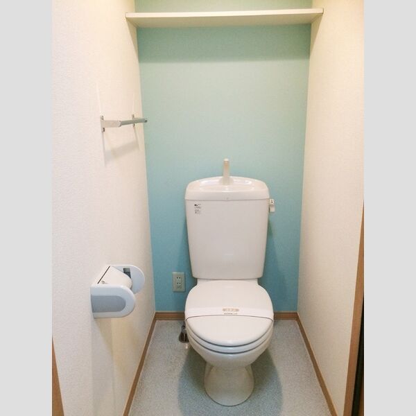 ソレーユ・トレビナ201号室 201号室　トイレ