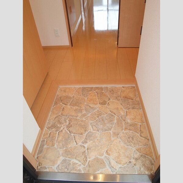 メゾンルミエール 玄関