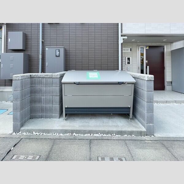 アンソレイエ101号室 専用ゴミ置き場