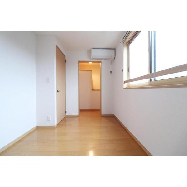 コリーヌ梶ヶ谷303号室 リビング