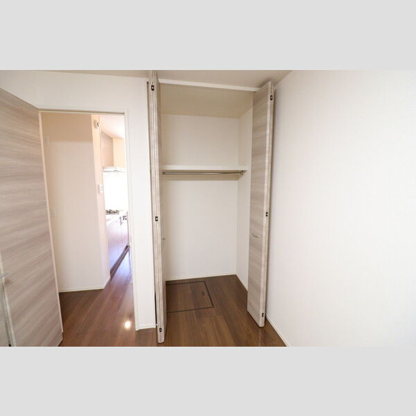 ロイヤルアーク105号室 クローゼット
