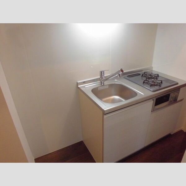 レーヴ・シャルマン102号室 キッチン1.8帖
