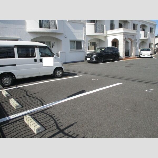 Dame Blanche(ダム ブランシェ)～白い貴婦人～ 駐車場