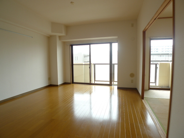 ハイム海神南0503号室 リビング