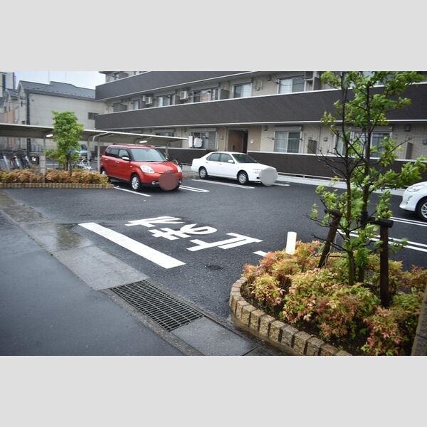 フローラ306号室 駐車場