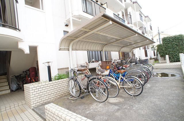 アネックス本郷0103号室 駐輪場