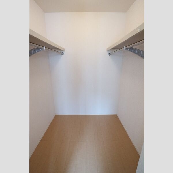 ベルウィル　A103号室 ウォークインクローゼット